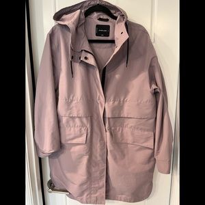 Everlane jacket with hoodie, beautiful lavender color water resistant pockets M